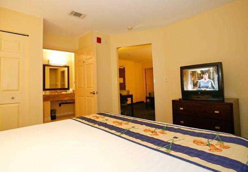 Best Western Hesperia-Victorville Suites Bilik gambar